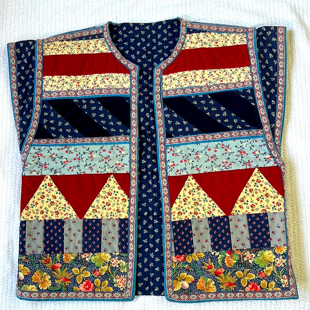 Beautiful handmade quilt vest with cap sleeves.  Fully lined.  So well done!